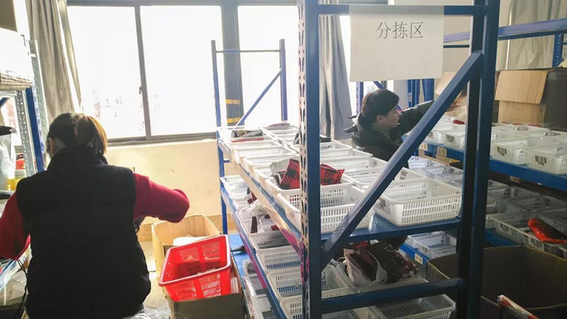 向老外出口圣誕用品，浙江義烏商人年銷數(shù)千萬